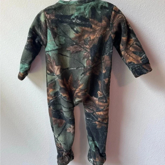 Trailcrest Camouflage Fleece Footed Zip Romper - 6 months - Picture 4 of 4